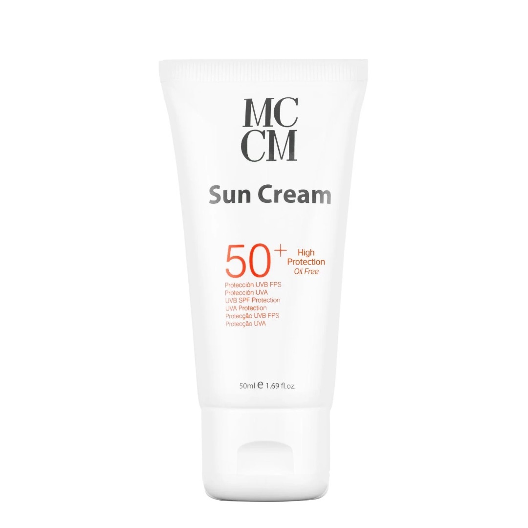 Moisturizing and protective, Sun Cream SPF 50 helps to protect the skin from the harmful eﬀects of sun exposure.